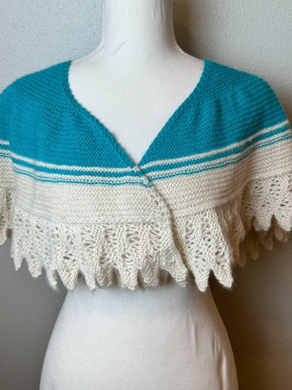 Handmade Knit Circular Capelet Shawl Openwork Feather Lace Edge Coastal Grand OS